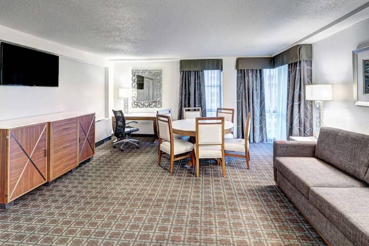 Room 8 of 41